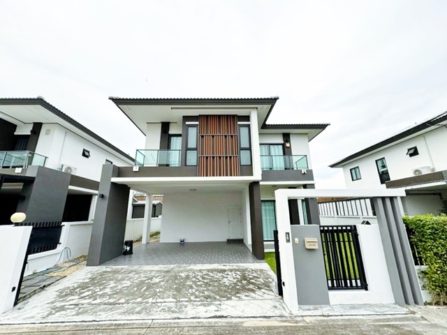 Thanya Golf Course CJ LamLukKa Khlong4 1.3km. 2-storey detached house 70sq.wa 270sq.m. Lat Sawai Cen