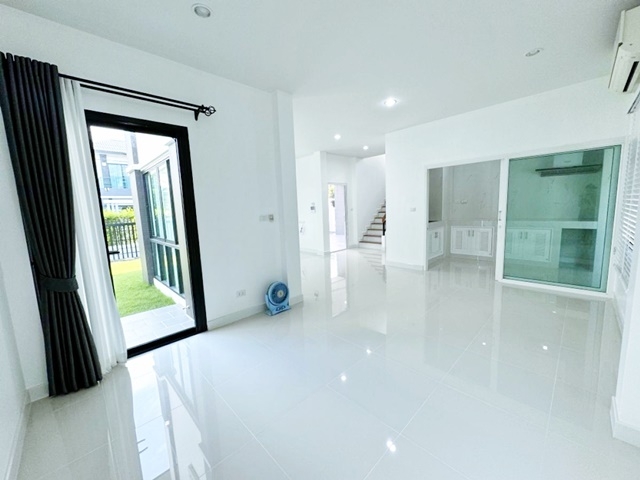 Thanya Golf Course CJ LamLukKa Khlong4 1.3km. 2-storey detached house 70sq.wa 270sq.m. Lat Sawai Cen