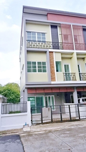 BuathongThani BangBuaThong Nonthaburi Santhithisuksa School 1km. Sell-rent 3-storey townhouse corner