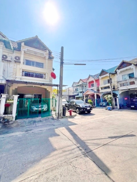 3-storey townhouse corner 3bed Soi Chatuchot 8-14 Orn-Ngern SaiMai Piyapong Witthaya Sch 800m.