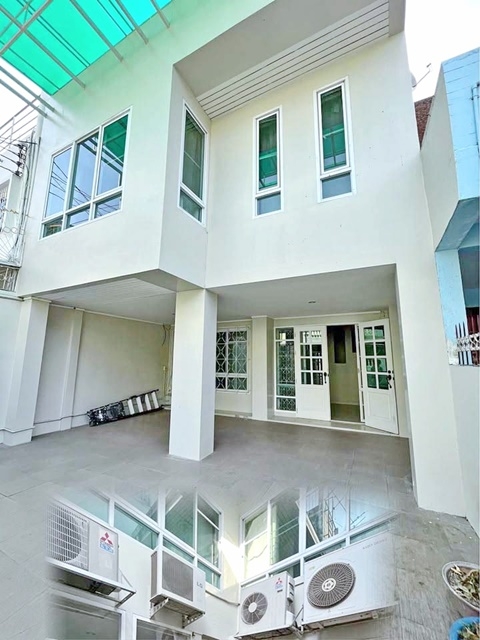 BRT Chan 900m. 4bed The Cheapest Sathon Central Rama 3 700 m. 2-storey townhouse 4A/C 4bath 32 sq.w.