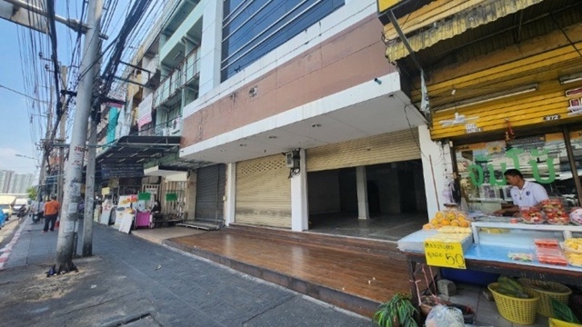 The Mall Ngamwongwan 400m. Commercial building 2units 4-storey 34sq.wa.400sq.m. Panyapiwat Technolog