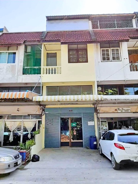 MRT MahaThai 600m. Food Land LatPhrao Hospital 600m. 3-storey townhouse LatPhrao 3bed 2bath 1a/c