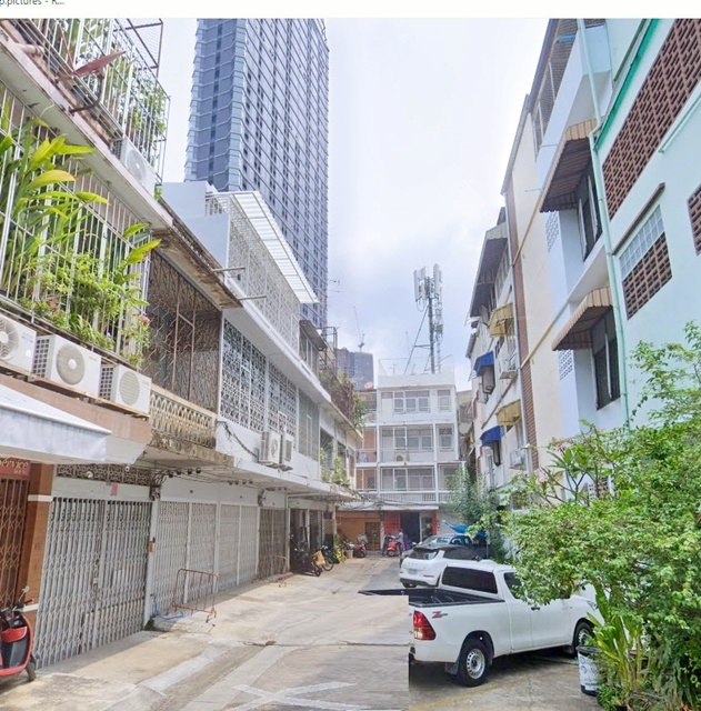 St. Andrews Inter School Sathorn 2.5km. TaladNoi 700m. Samyan Market 600m. Cheapest commercial build