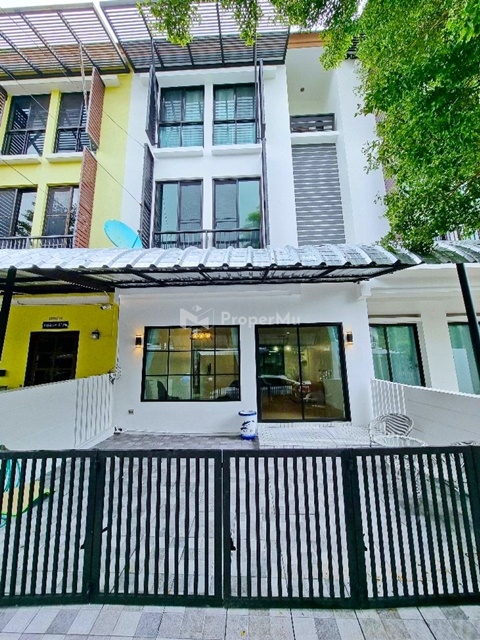 Aiem Sombat Market 0.9 km Sukhumvit77 OnNut35-39 MRT Srinakarin 1 km. Townhouse for rent 3Storeys 3b