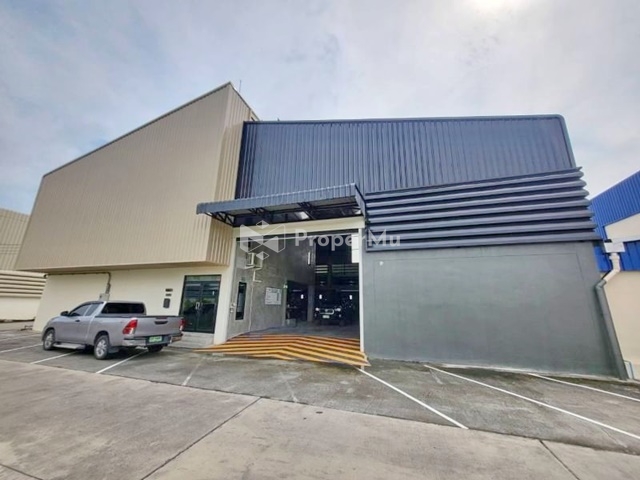 The Cheapest Warehouse office 2 -storey Robinson Chonburi Amata 1.4 km. 4 bath 2 a/c Rattanakorn Mar