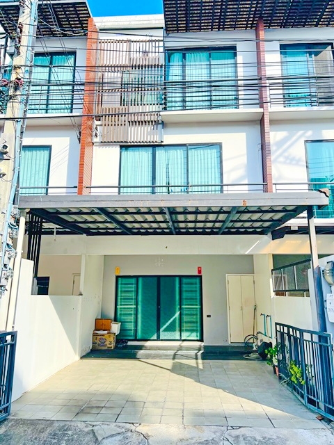 5a/c Vertical Mansion pet friendly MRT RamIntra km.9 1.5km. Fashion Island 1.7km 3bed Ratchada 1km.