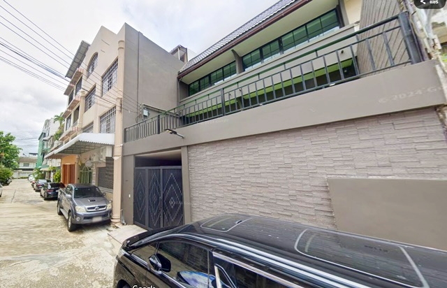 BigC Rama4 500m. 4-storey BTS Thonglor 800m.10beds Renovated house building 2units 5bath beautiful