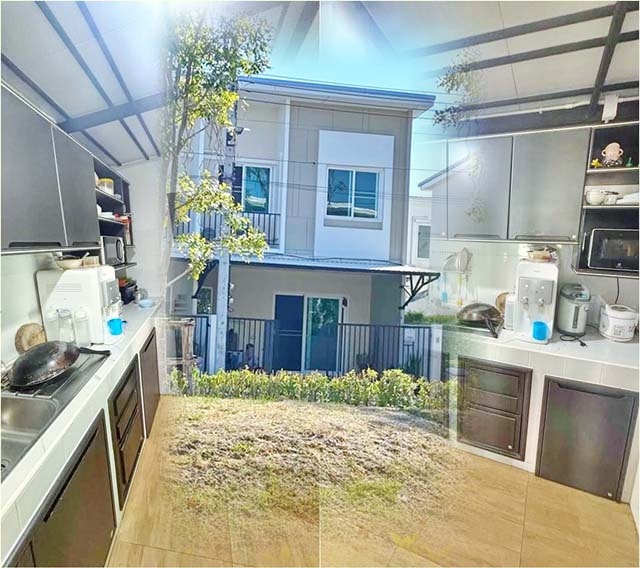 Market Im Charoen Theparak 1.1 km. 2-storey townhouse corner Srinakarin-Theparak swimming pool