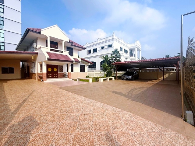 Luxurious 2-storey Mansion BTS Bearing 5.0km. house spacious new beautiful clean comfortable 3-5bed