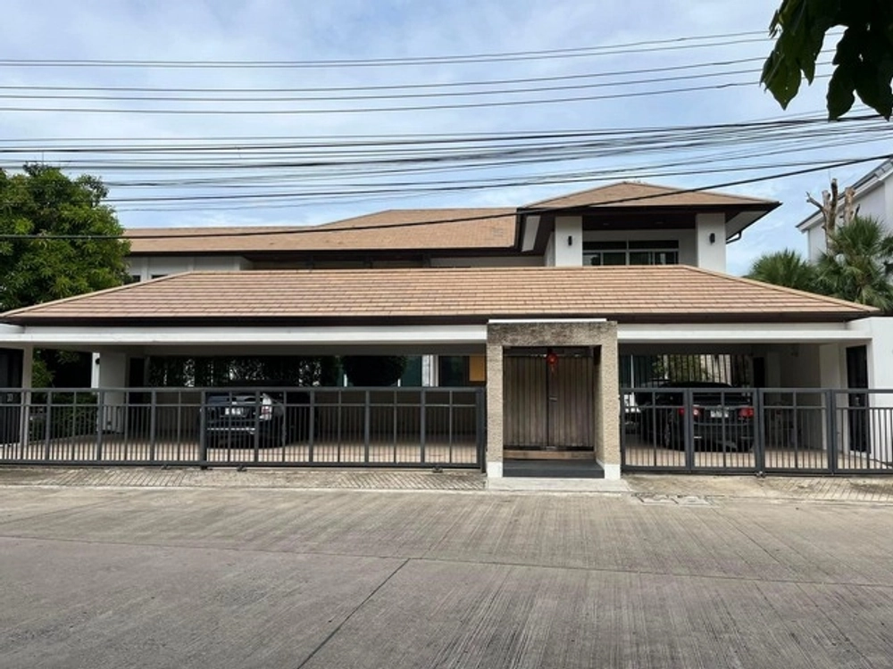 For sale: 2-storey detached house in the area of ​​Liap Duan, 260 sq m., Private Nirvana, Lat Phrao, Yothin Phatthana, luxurious and stylish, with a private swimming pool.