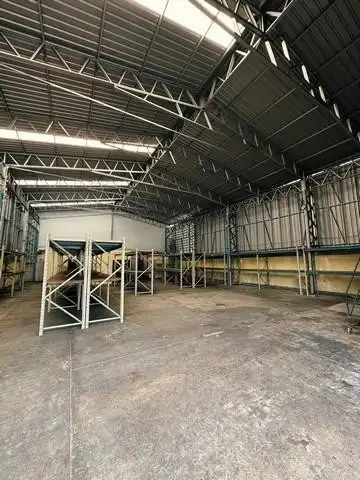 POR4688 Urgent! If you're late, you'll miss out! Warehouse for rent, Ratchadaphisek Road, Soi 20 June, Ratchada, Huai Khwang, Sutthisan, near MRT Ratchada, MRT Sutthisan, transport