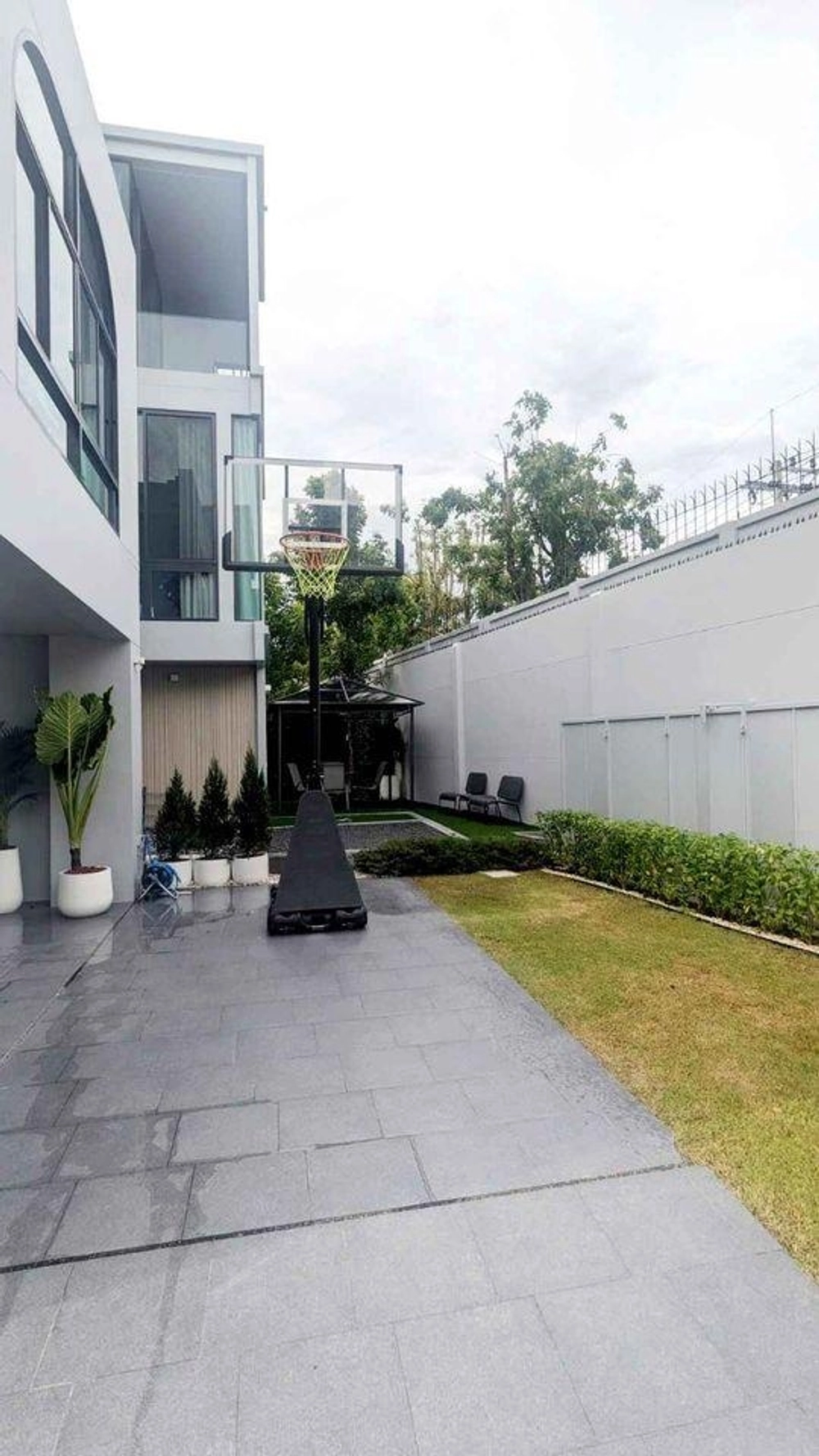 3-storey detached house for rent, VIVE Krungthep Kreetha project, with private elevator