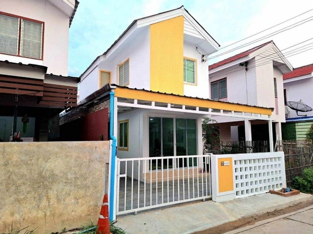 For sale: 2-storey house, 21 sq m, 2 bedrooms, 2 bathrooms, 1.39 million baht, free transfer, free gifts, Baan Ua-Athorn San Kamphaeng, Tambon San Kamphaeng, Amphoe San Kamphaeng, Chiang Mai