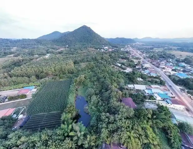 Land for sale, almost 10 rai, 23 million baht, free transfer, on a 4-lane road, Loei-Na Duang, water and electricity to the plot, Kut Pong Subdistrict, Mueang District, Loei