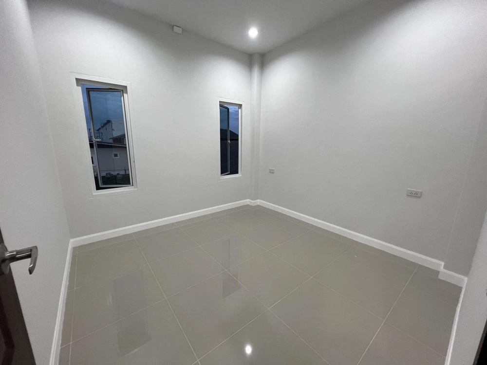 New 2-storey house for sale, 51.5 sq.w., 2.75 million baht, free transfer, 3 bedrooms, 3 bathrooms, Lamphun Industrial Estate, Ban Mae Yak, Ban Klang Subdistrict, Mueang District, Lamphun