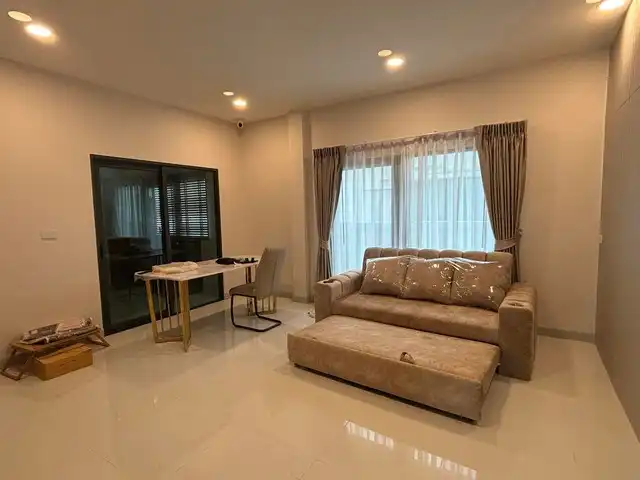 WAN450 House for rent in The City Tiwanon Ngamwongwan project. The front of the house is not opposite anyone. North facing. Near the Pink and Purple Lines. Travel to