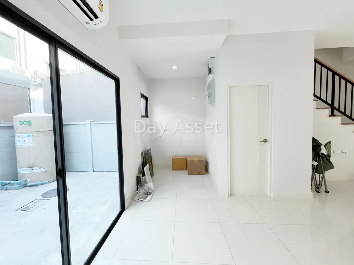 For sale: 3-storey townhouse, Baan Klang Muang Village, The Era, Pinklao-Charansanitwong-Bang Kruai, area 20 sq m, selling for only 5,790,000 million baht.
