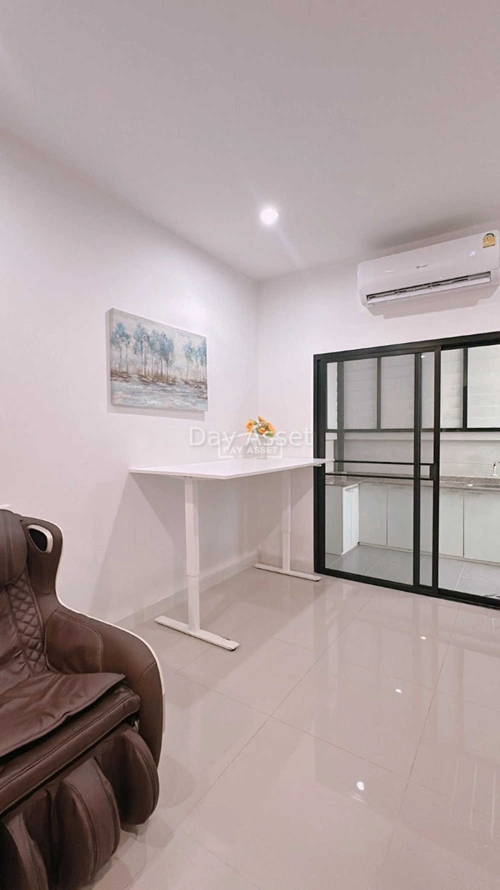 For sale: 2-storey townhouse, The Riva Village, Ring Road-Khlong 5, area 18.5 sq m., selling for only 2,290,000 million baht.