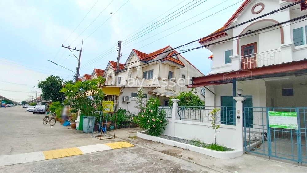 ขายทาวน์เฮ้าส์ 2 ชั้น หมู่บ้าน แพรมาพรเพลส รังสิต-คลอง 11 Praemaporn Village Khlong11 Rangsit (หลังมุม) เนื้อที่ 29 ตร.ว. ขายเพียง 1,690,000 ล้านบาท