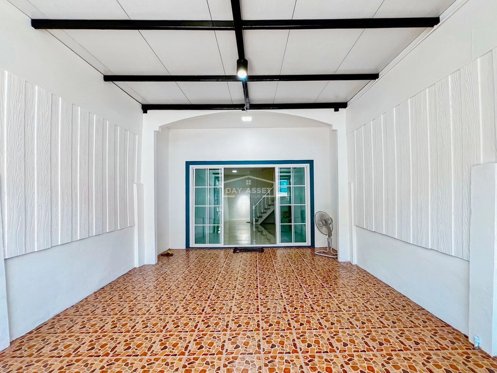 For sale: 2-storey townhouse, Asia Home Village, area 16 sq m., selling for only 1,490,000 million baht.