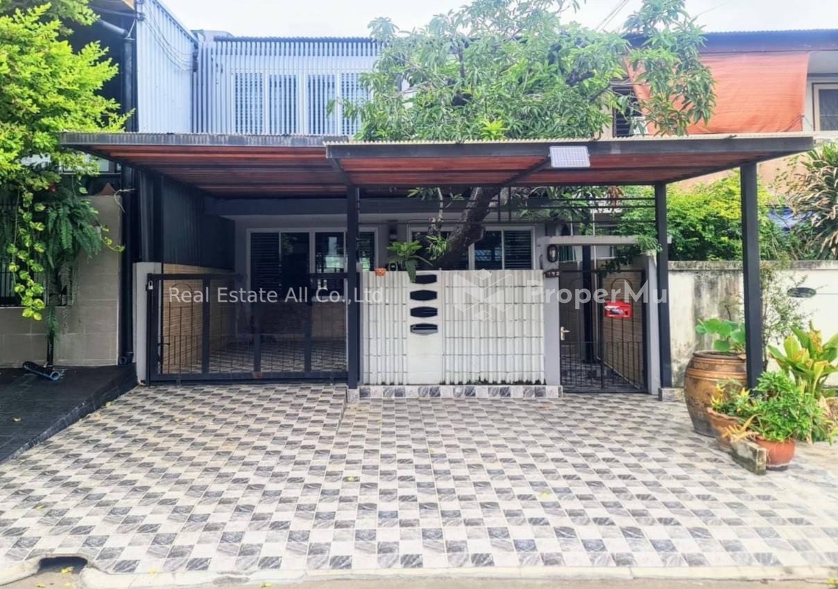 For sale: 2-storey detached house, Muang Thong Village, Phatthanakan, Airport Link Hua Mak, near the motorway, suitable for business