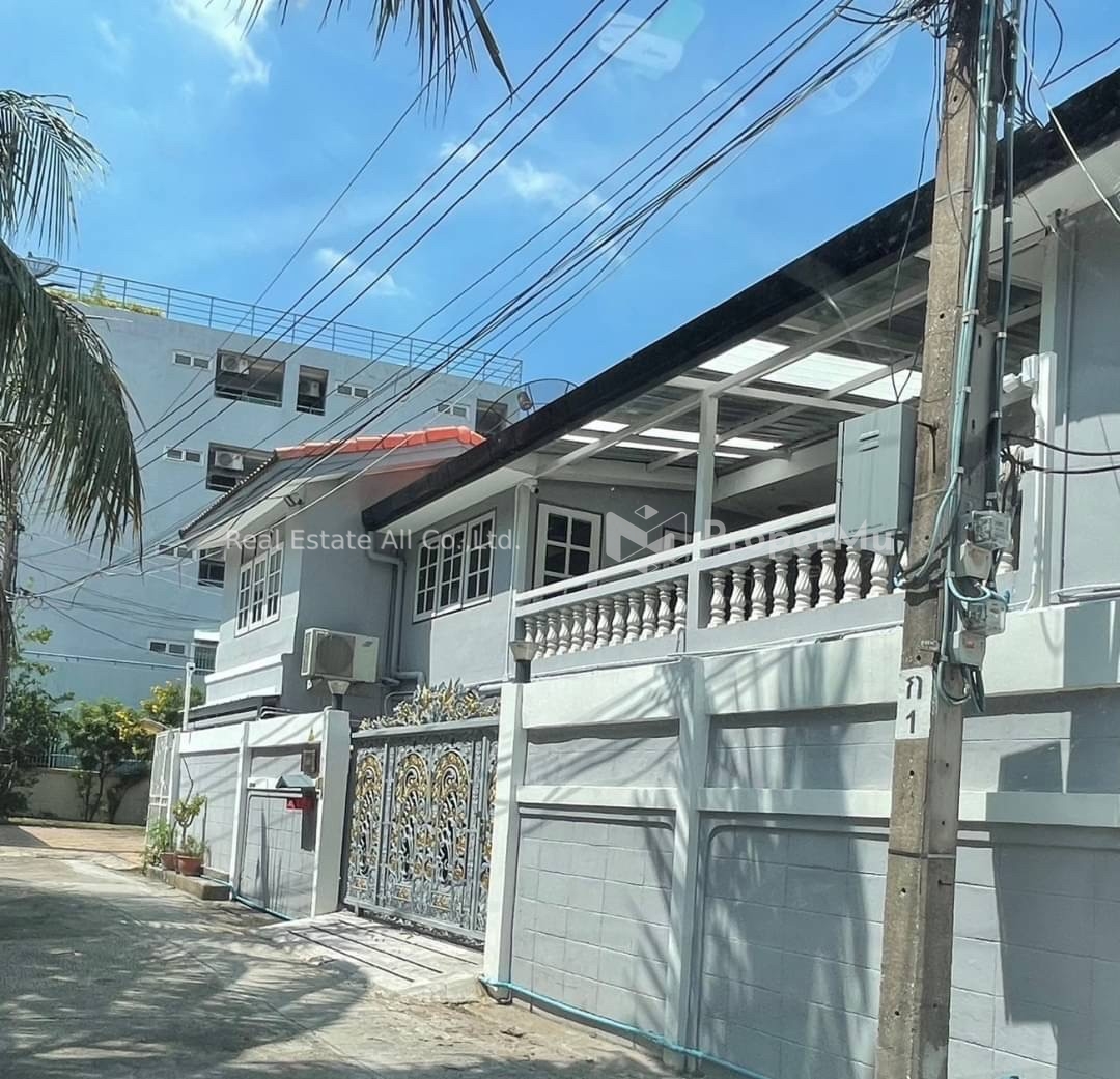 2-storey house for rent, Sukhumvit 71, Phra Khanong, Soi Pridi Banomyong 42, BTS Phra Khanong, near 