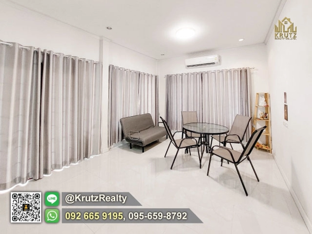 For sale: Large, warm house with furniture, good direction, the front of the house faces southeast, Tambon San Phak Wan, Hang Dong District, Chiang Mai Province.