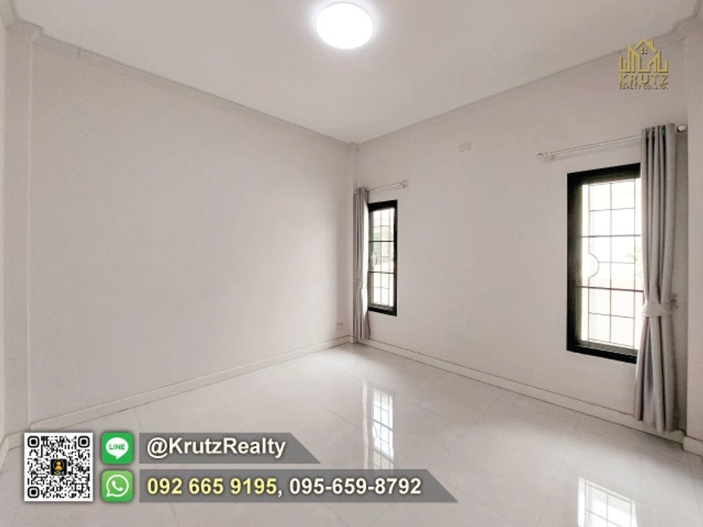 For sale: Large, warm house with furniture, good direction, the front of the house faces southeast, Tambon San Phak Wan, Hang Dong District, Chiang Mai Province.