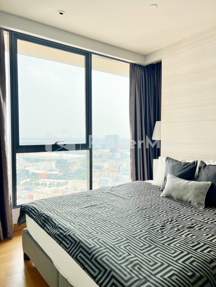 For rent the Lumpini 24, 2 bedrooms, 54 sqm., 19th floor, fully furnished, near Emporium