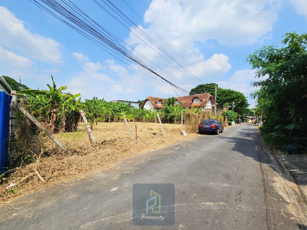 Land for sale, 200 sq.w., Lat Phrao 41, beautiful rectangular plot, filled in, near BTS Phawana