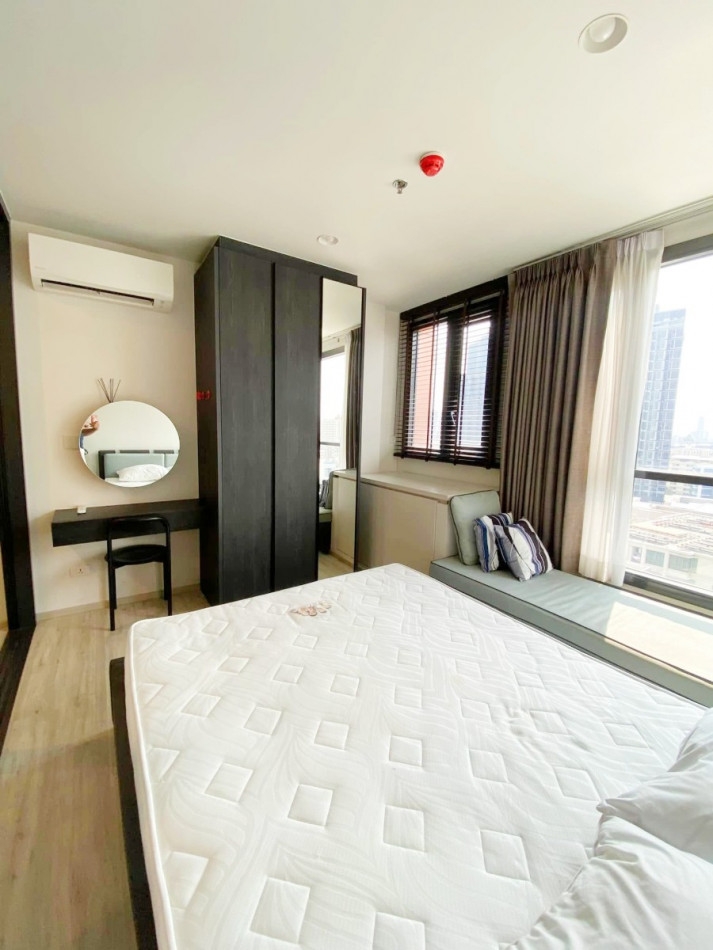 For sale, XT Huai Khwang, 1 bedroom, 27.5 sq m., excellent condition, fully furnished.