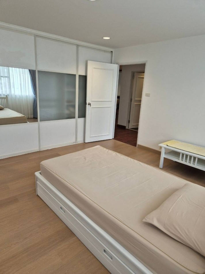 For Rent: Rare, Spacious 200 sqm Renovated Condo at DS Tower 1 Sukhumvit 33 (Pet Friendly)