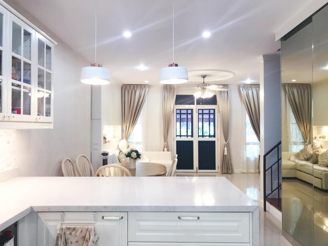 For Rent: Luxurious 3-Story Townhome in Leon Village, Sukhumvit 62, Near BTS Bang Chak