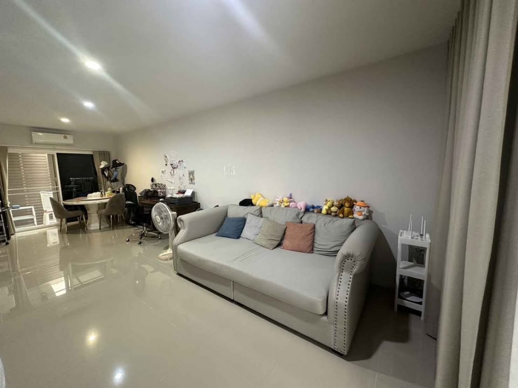 For rent: 3-storey condo, Baan Klang Muang, Suan Luang Rama 9, fully furnished and equipped with ele