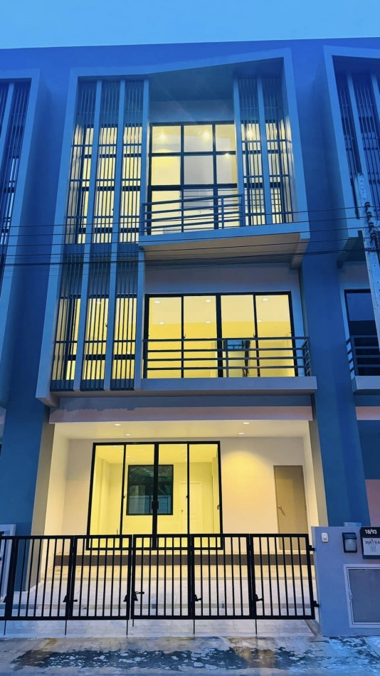 For rent: Townhome, 3.5 floors, Duplex, Vera Business, 215 sq m, 23.1 sq wa, air-conditioned through