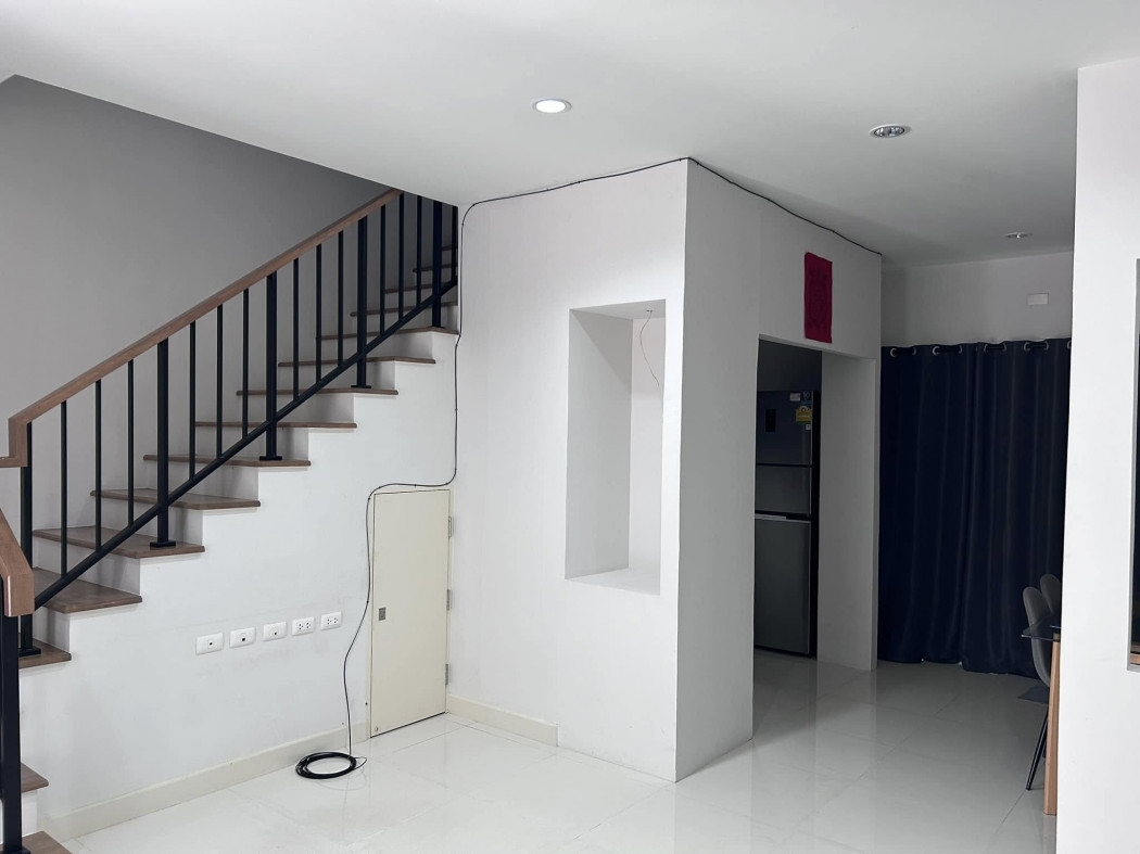 For rent: 3-storey townhouse (corner room), Baan Klang Muang, Lat Phrao - Seri Thai, 152 sq m, 18.5 