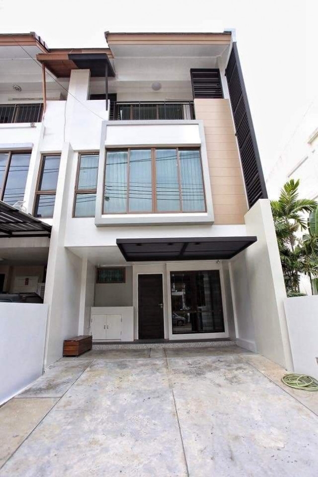 For rent: 3-storey townhouse, Sukhumvit Road, The Private Sukhumvit-Bang Chak, 179 sq m, 30 sq wa, n