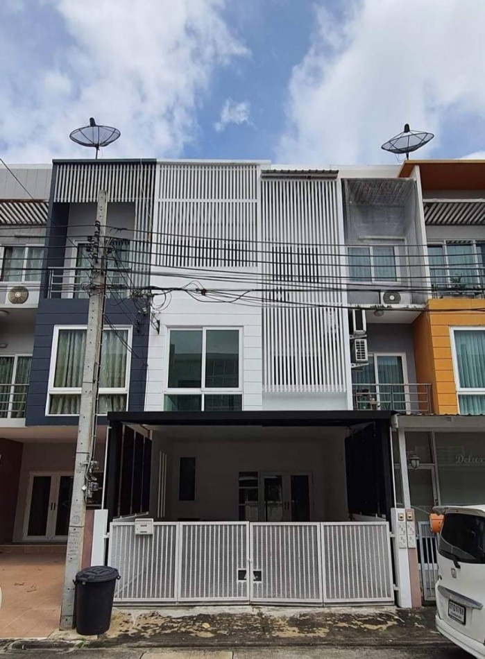 For rent: 3-storey townhouse, Greenwich, Ram Intra, 199 sq m, 23.8 sq wa, furnished