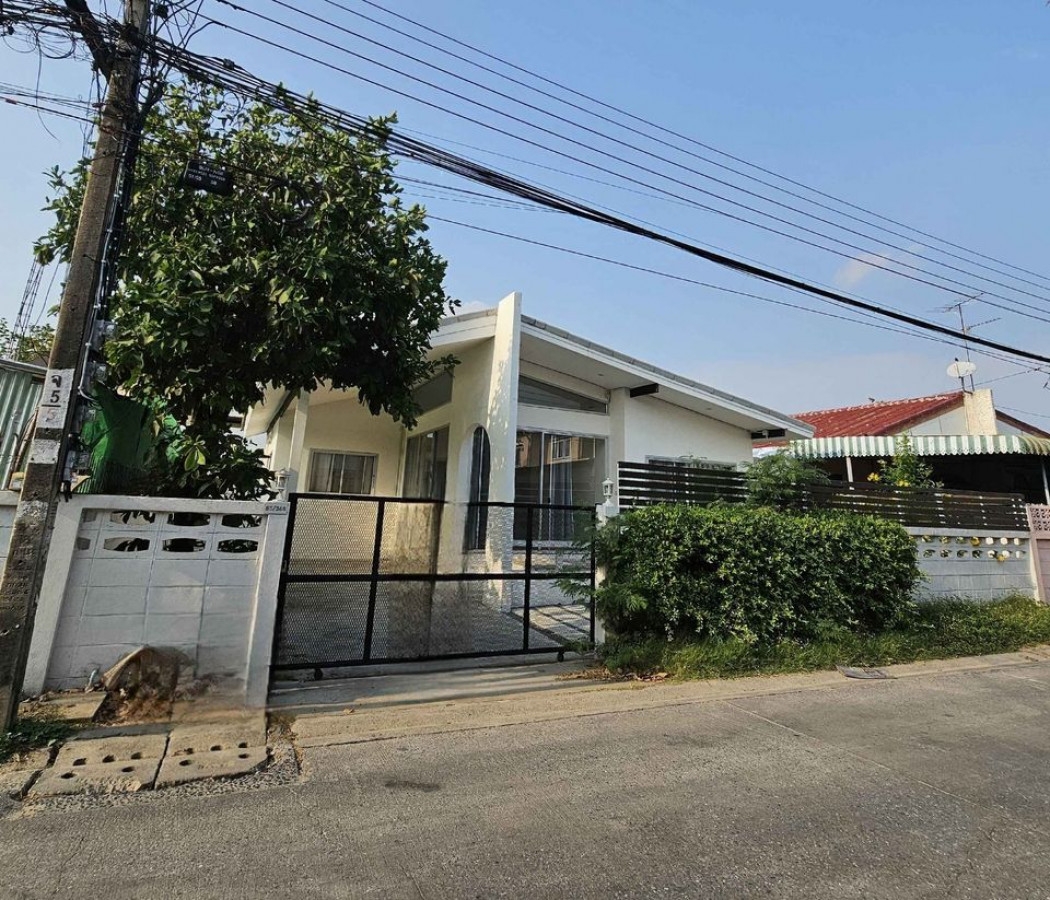 For rent: Single house, Soi Senanikom 1, Soi 25, 120 sq m, 56 sq wa, minimalist style