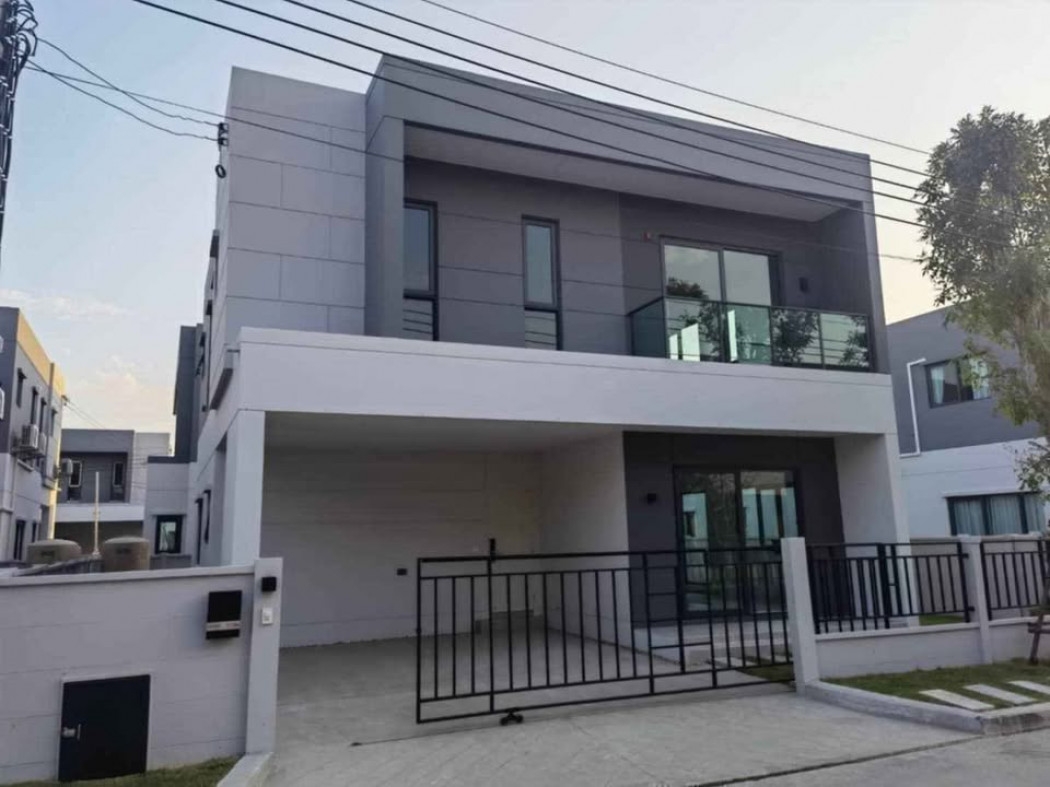 For rent: New single house, Centro Bangna, 190 sq m, 55 sq wa, large garden area