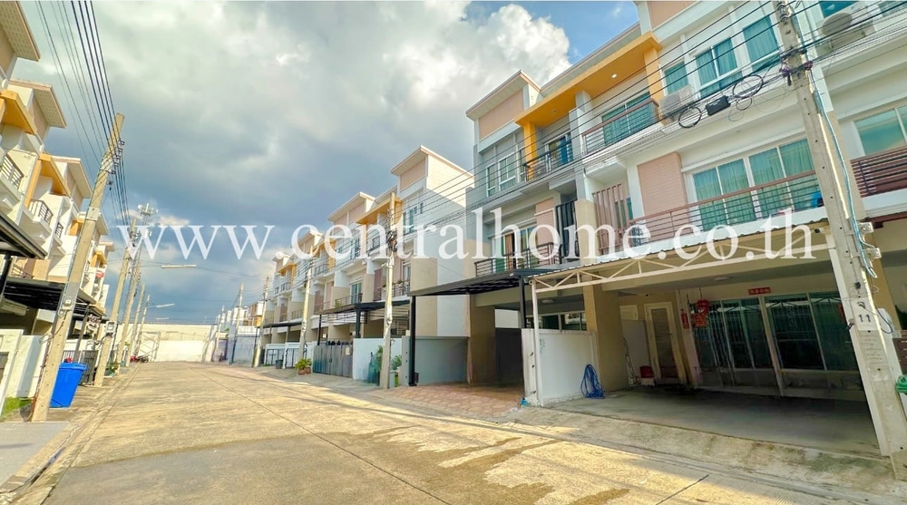 3-storey townhouse, Phanasiri Residence Village, Kaset-Nawamin