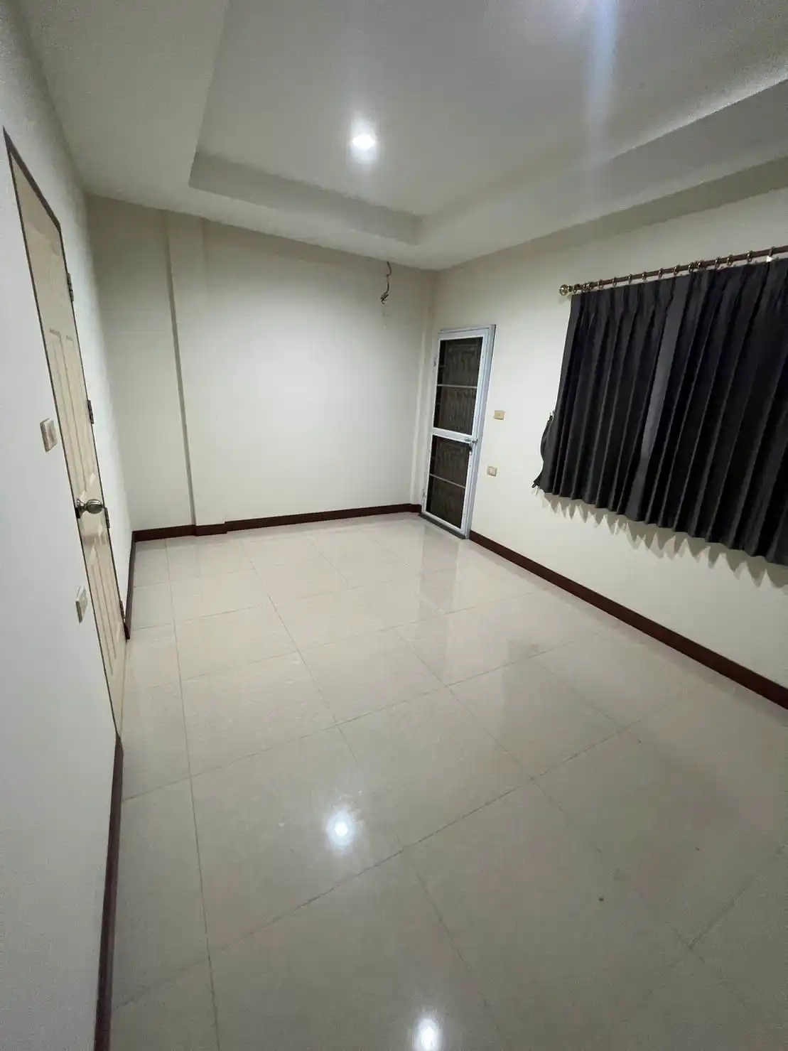 5 Forrent, for rent, 3-storey townhouse, corner unit, size 35 sq m, Soi Lat Phrao 101, near The Mall Bangkapi, code B600