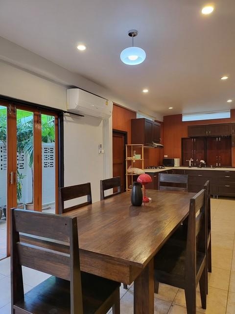 P10, 2-storey detached house for rent, classic Thai style house, Soi Suthipong, exit Soi Inthamara 41