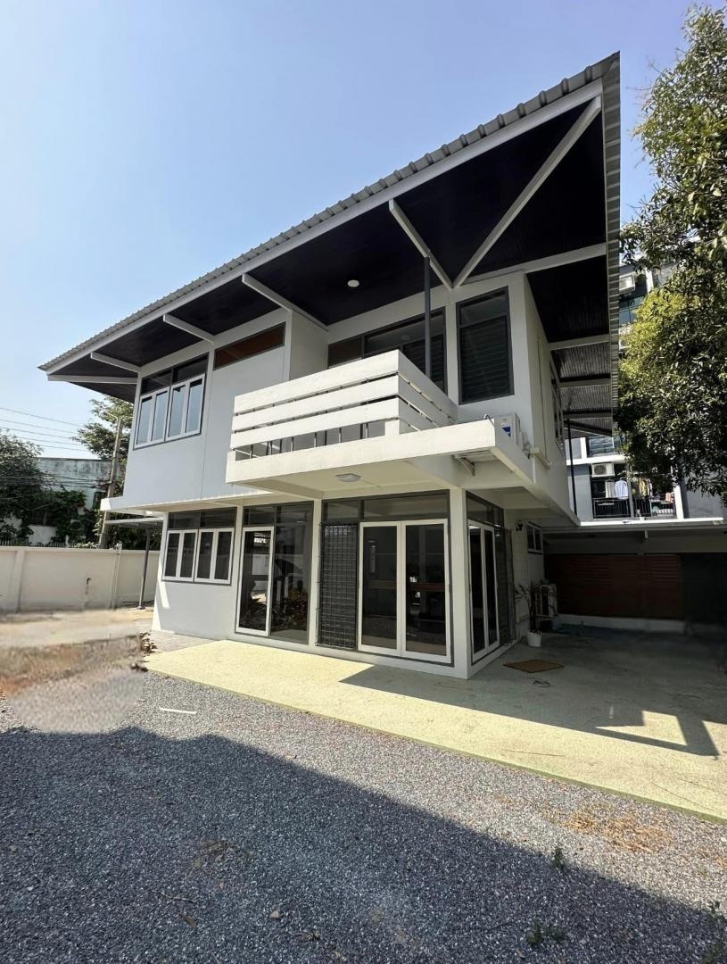 L5, 2-storey detached house for rent, Soi Sukhumvit 60/1, near BTS Bang Chak, Phra Khanong District