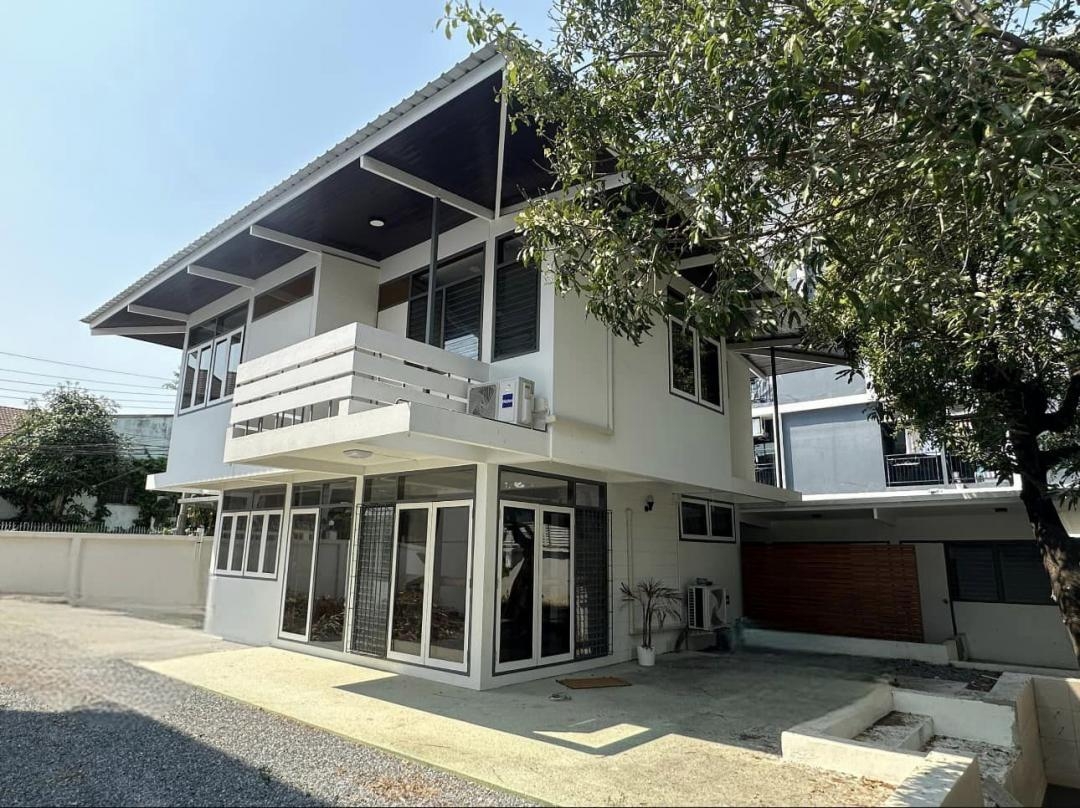 L5, 2-storey detached house for rent, Soi Sukhumvit 60/1, near BTS Bang Chak, Phra Khanong District