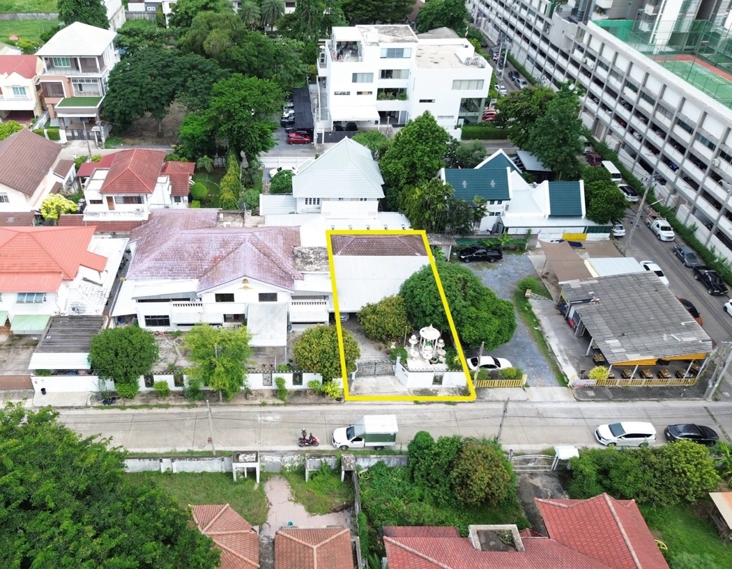 Cosmetics manufacturing factory for sale in prime Muang Thong Thani location — ready to start operat