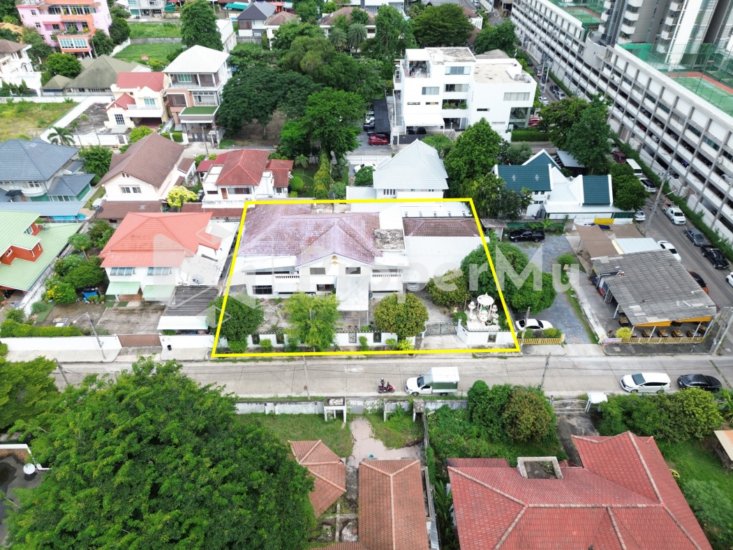 For Sale: Exceptional Detached House in Muang Thong Thani Project 6 Zone D, 225sqw, 650sqm, 7BedR, 5