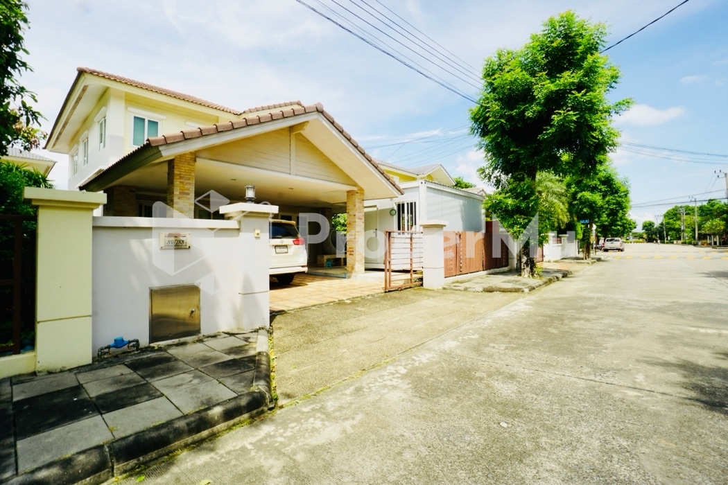 House for sale Casa Ville Watcharaphon 220 sqm. 77 sqw Beautiful decorated Thai kitchen and office a