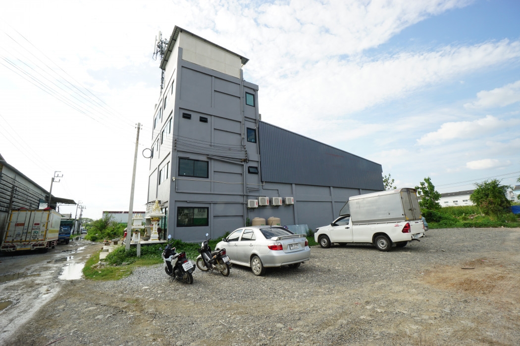 For sale: Warehouse, office building, Lat Krabang 30/1, area 450 sq m, 100 sq wa, with desks, office